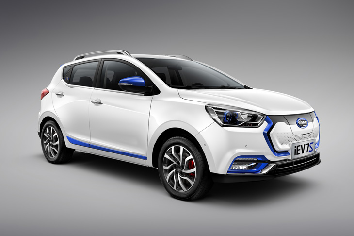 JAC анонсировал российский дебют электрокара iEV7S