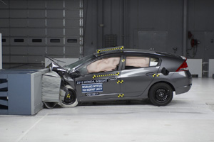 Honda Insight и Toyota Prius доказали свою безопасность
