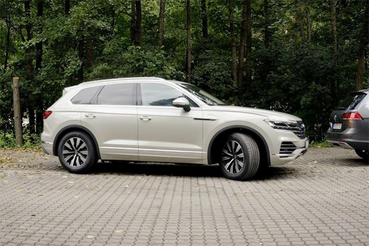 Volkswagen научил Туарег парковаться через смартфон