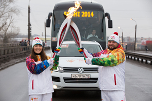 Volkswagen провез Олимпийский огонь по всей России