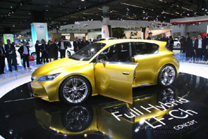 Золотой гибрид Lexus LF-Ch