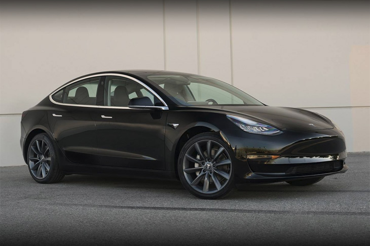 Хэтчбек Tesla Model 3 проехал 830 км на электротяге
