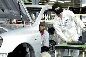 Prius привлекает рабочих на заводы