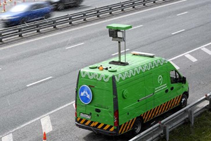 Камеры в Москве зафиксировали за день 230 тысяч водителей без пропусков