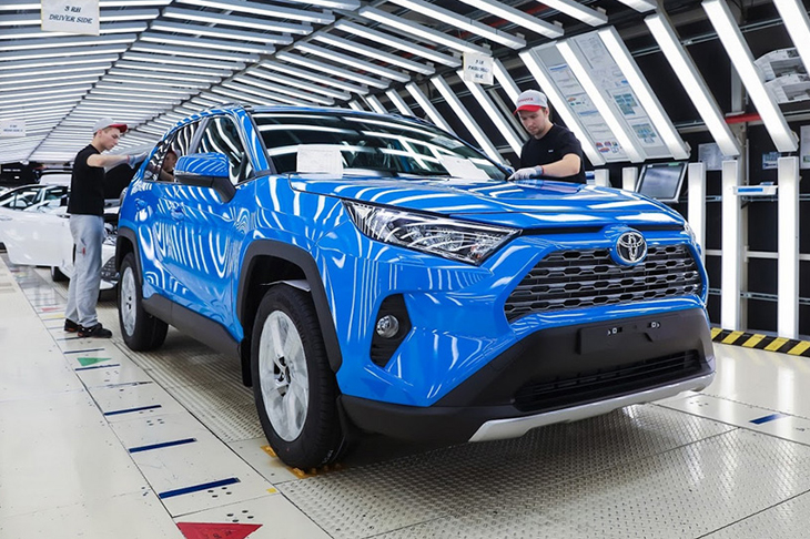 Новый Toyota RAV4 встал на конвейер завода в Санкт-Петербурге
