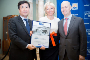 Hyundai получила сертификат за вклад в развитие благотворительности