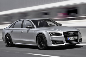 Audi объявляет цены на новый заряженный премиум-седан Audi S8 plus