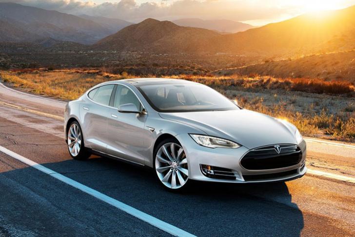 Tesla отзовет 123 тысячи электрокаров