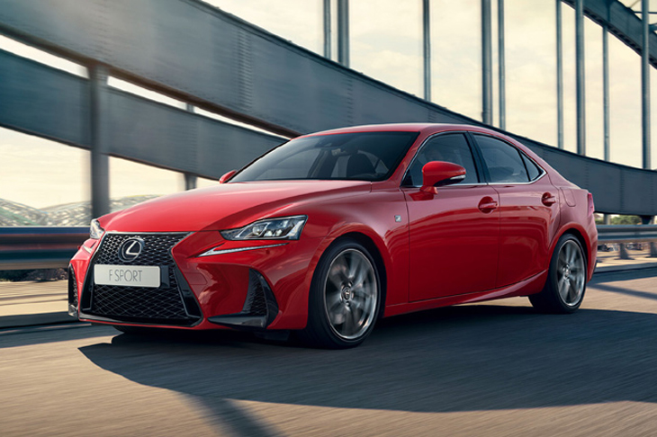 Lexus прекратил поставки седанов IS в Россию