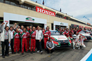 Трудовые будни технической команды Castrol Honda на WTCC