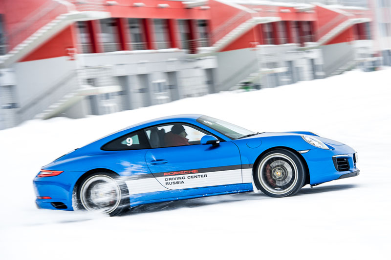 Учимся ездить зимой на Porsche