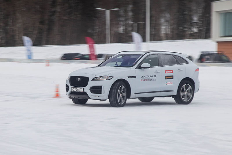 Полноприводный Jaguar, лед и уверенность на дороге