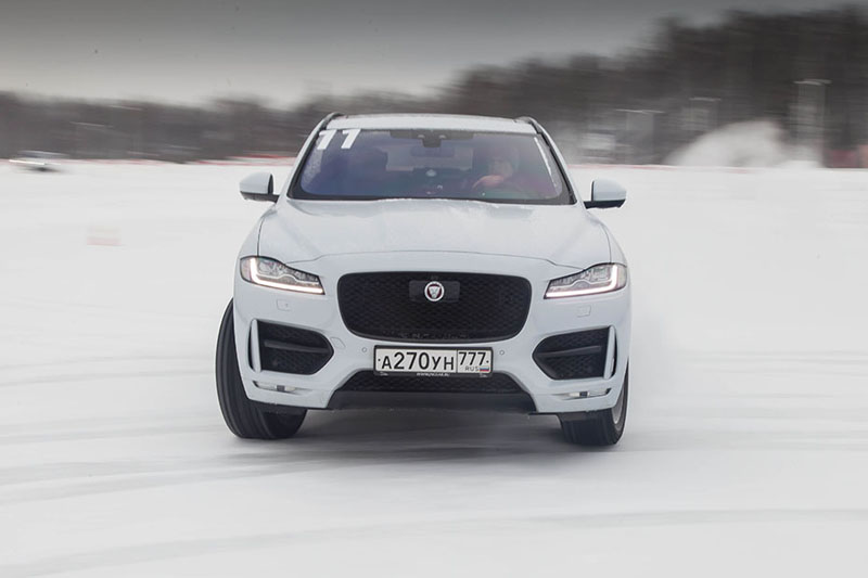 Полноприводный Jaguar, лед и уверенность на дороге